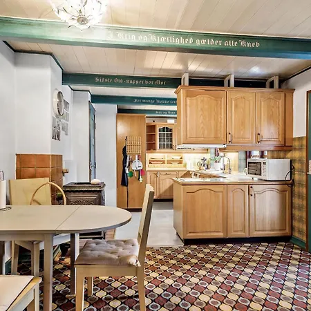 Ferienhaus 4 Bedroom Stunning In