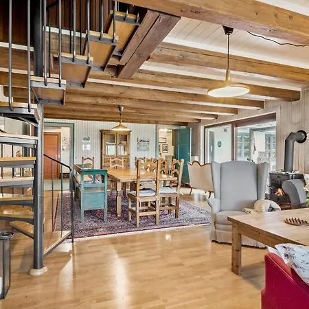 Ferienhaus 4 Bedroom Stunning In